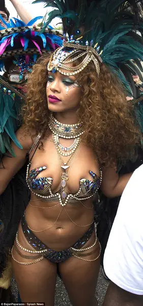 Rihanna na festiwalu w Barbados w 2015 roku