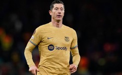 Hiszpańskie media: Lewandowski coraz bardziej oddala się od zespołu Barcy