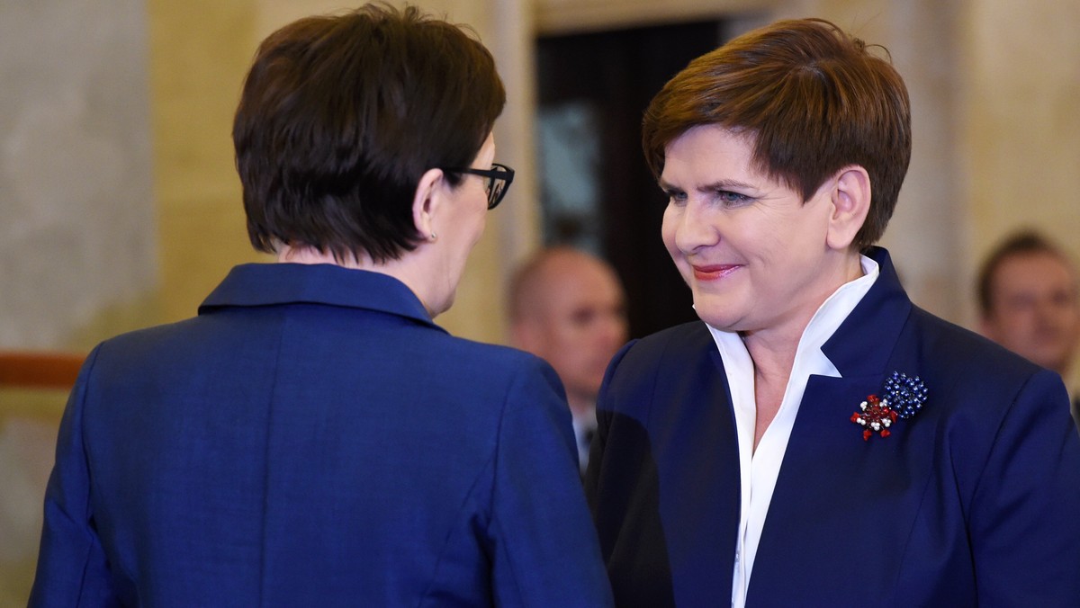 WARSZAWA PREMIER BEATA SZYDŁO W KPRM POWITANIE (Ewa Kopacz Beata Szydło)