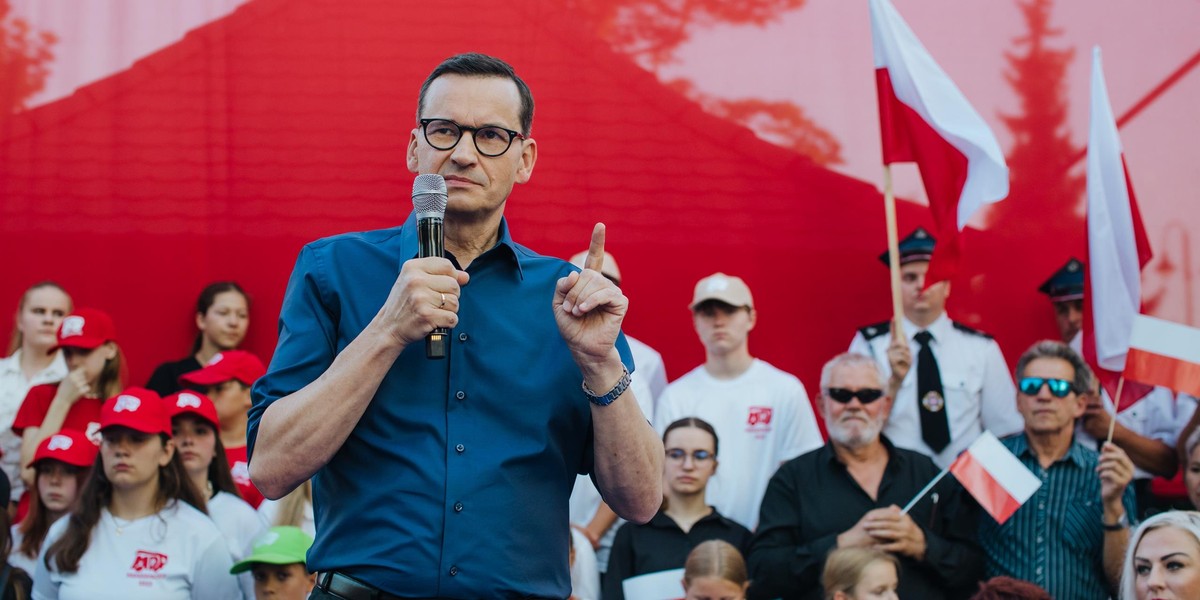 Premier Mateusz Morawiecki obiecał, że średnia pensja wyniesie 10 tys. zł. O kilku rzeczach nie wspomniał