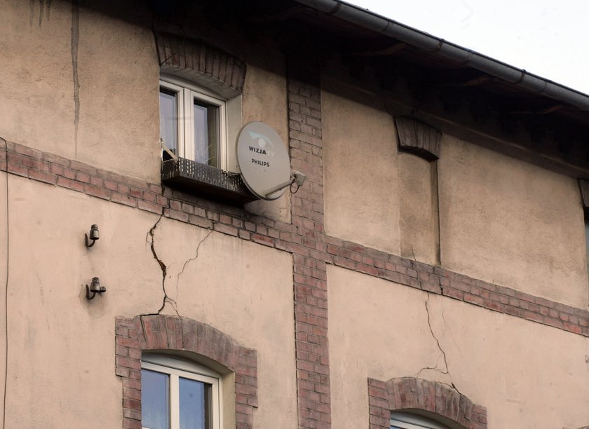 Tiry rozjeżdżają ulicę Sandomierską na gdańskiej Oruni. Pękają tutaj kamienice