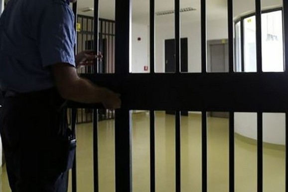 HRVAT (22) POKUŠAO DA ZADAVI SRBINA U ZATVORU! Poznato zbog čega je uhapšen, oglasila se zagrebačka policija: "Odmah smo reagovali"