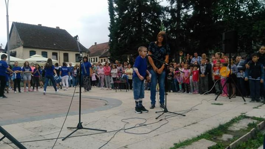 Kad bi smogao snage učestvovao bi na školskim priredbama