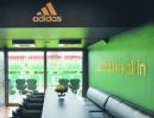 Biznes słono płaci, by móc zobaczyć, jak gra Legia