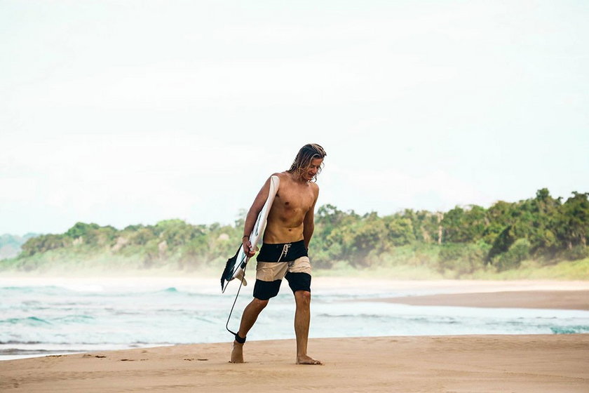 Krwiożerczy rekin odgryzł udo znanemu surferowi!