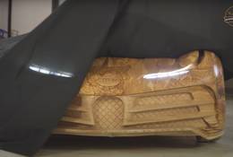 Bugatti Centodieci wykonane w całości z drewna
