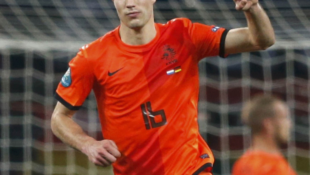 Robin van Persie nie znalazł się w podstawowym składzie reprezentacji Holandii na środowy mecz z Belgią, ale decyzję selekcjonera zaakceptował. Trener Louis van Gaal jest pozytywnie zaskoczony reakcją zawodnika.
