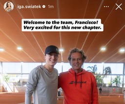 nowy trener igi świątek i trening z nadalem. francisco roig przygotuje tenisistkę do gry na kortach ziemnych w rafa nadal academy