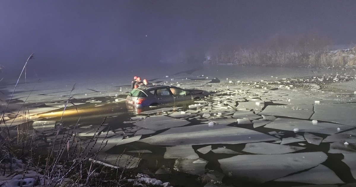 Tajemnicza kraksa w stawie. Ratownicy szukali drugiej osoby
