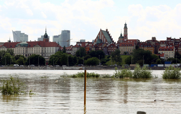 Wisła w Warszawie, 20.05.2014. Widok z praskiej strony (cat) PAP/Tomasz Gzell