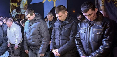 Ukraina. Milicja na kolanach przeprasza naród