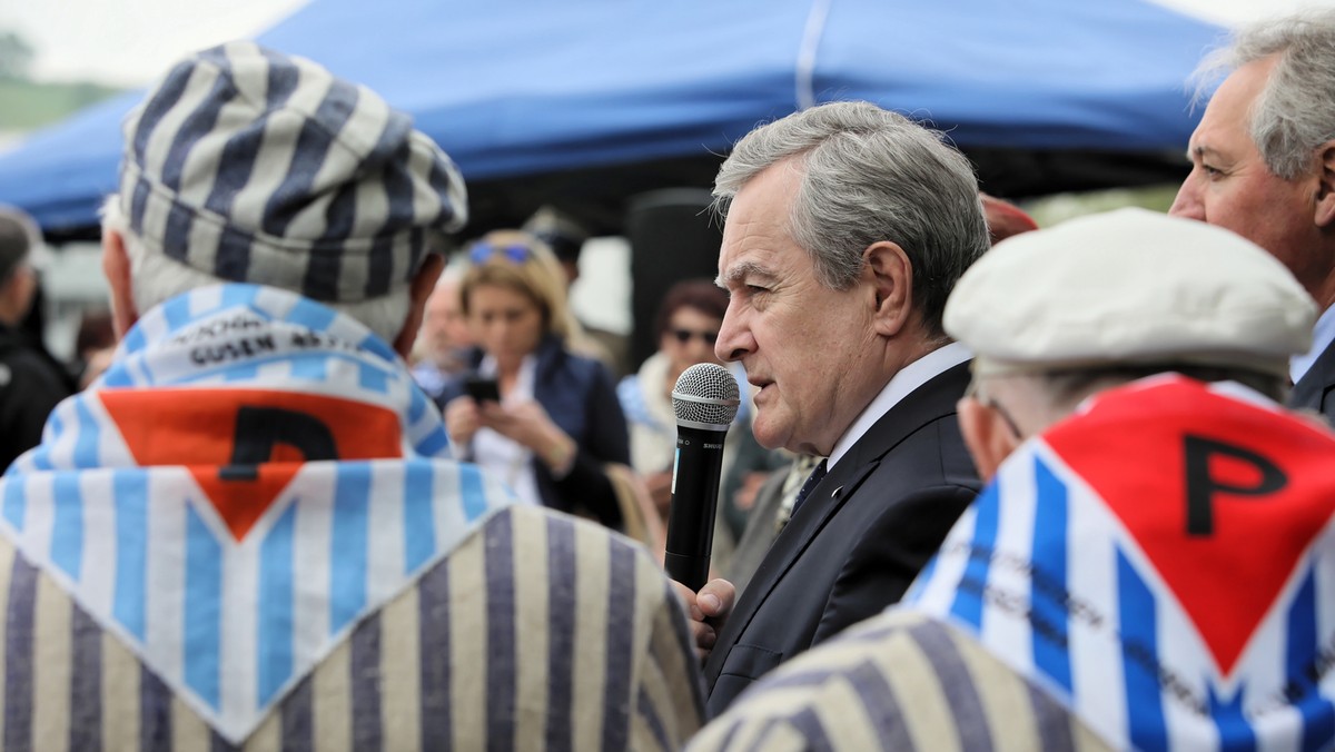 Mauthausen-Gusen to drugi Katyń i nigdy o tym nie zapomnimy - powiedział wicepremier, minister kultury i dziedzictwa narodowego Piotr Gliński przy wejściu do sztolni Bergkristall podczas uroczystości w 74. rocznicę wyzwolenia więźniów obozów koncentracyjnych w Mauthausen i Gusen