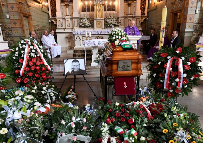 Uroczystości pogrzebowe dziennikarza sportowego Pawła Zarzecznego