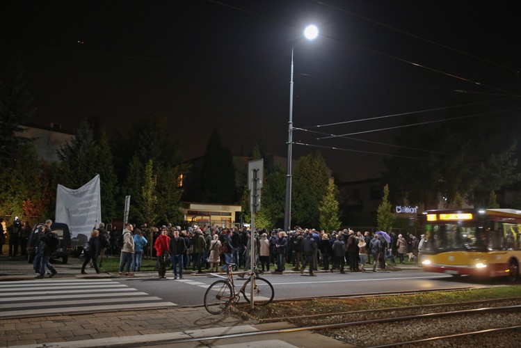 'Czarny protest' przed domem Jarosława Kaczyńskiego