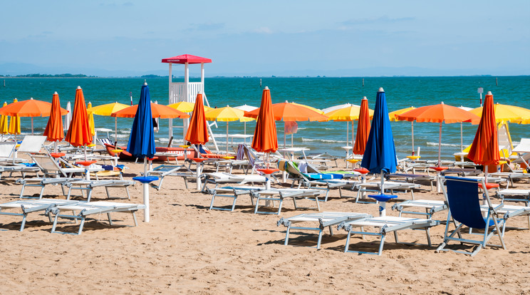 A rendkívül népszerű, ugyanakkor veszélyeztetett strandok közé tartozik a velencei lagúnában található Lignano Sabbiadoro / Fotó: Northfoto