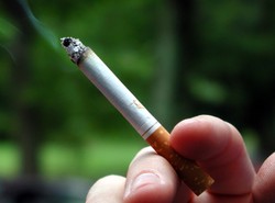 Zakaz palenia na przystankach nielegalny