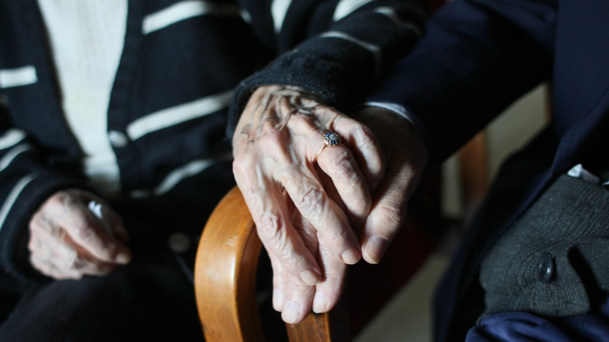 "Ljubav koja je trajala do poslednjeg daha!" Smajići proveli život zajedno pa preminuli u 86. godini - u razmaku od 24 sata: Dirljiva sahrana održana isti dan (FOTO) Kép