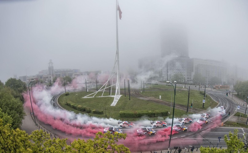 Jakub Przygoński (toyota GT86) i Aleksander Grińczuk z Ukrainy (nissan 370Z) / Zdjęcie - facebook.com/PrzygonskiCom