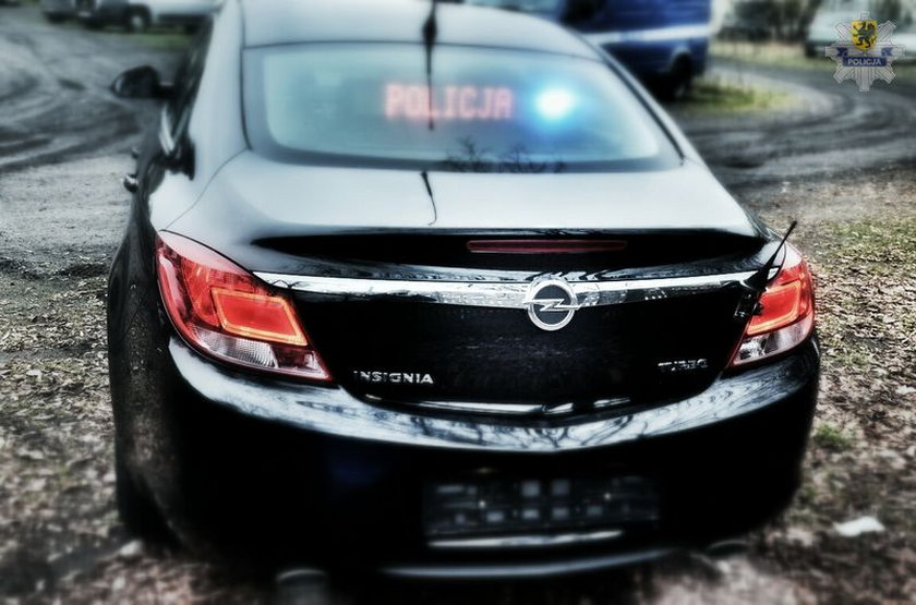 Policyjny opel insignia