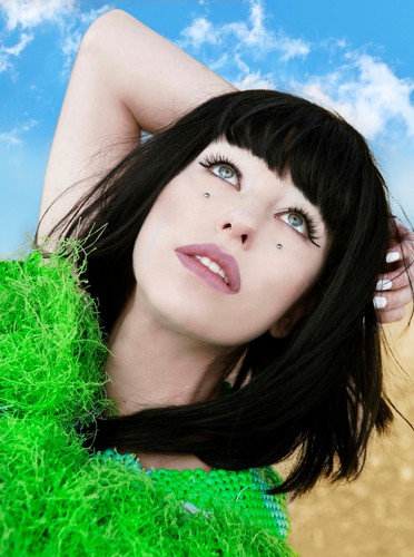 Kimbra wydała swój drugi album. Składa na nim hołd muzyce lat 90.