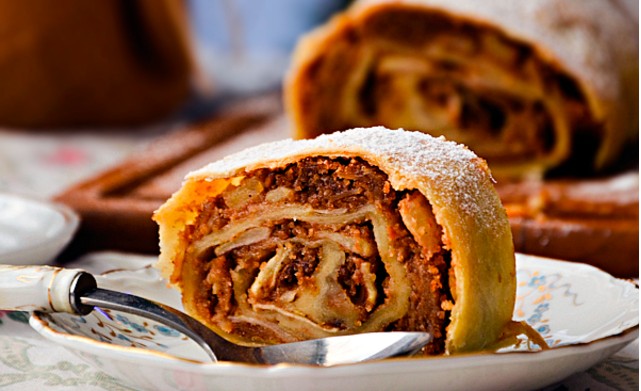 Strudel z jabłkami