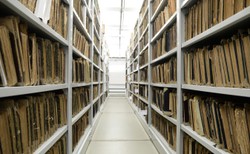 "Rz": Katalog IPN zrównuje ofiary z prześladowcami? TW, puste teczki i fałszywki obok siebie