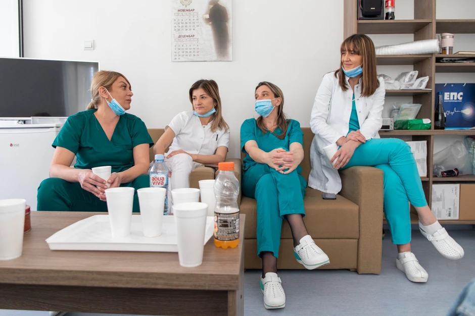 Kafa konačno! Ekipa "Blica" već je pala s nogu, sestre pune energnije! Kako?!