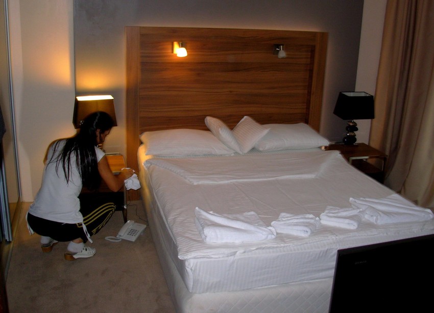 Da bi uredno otplaćivale kredite, rade i kao sobarice