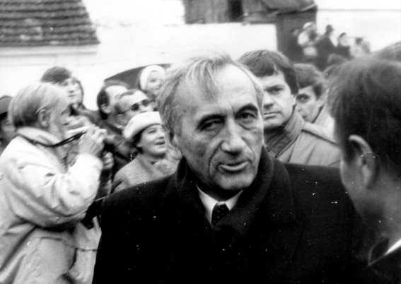 Tadeusz Mazowiecki w Krzyżowej, 1989 rok / fot. CC-BY-SA 2.0, Artur Klose