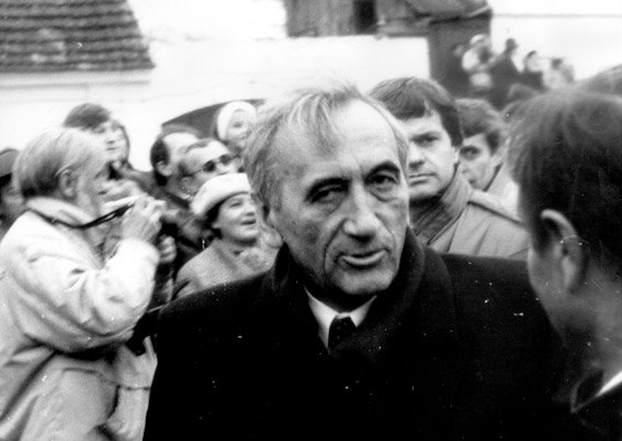 Tadeusz Mazowiecki w Krzyżowej, 1989 rok / fot. CC-BY-SA 2.0, Artur Klose