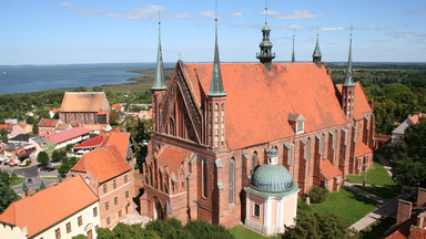 Na dachu katedry we Fromborku znaleziono kapsułę czasu