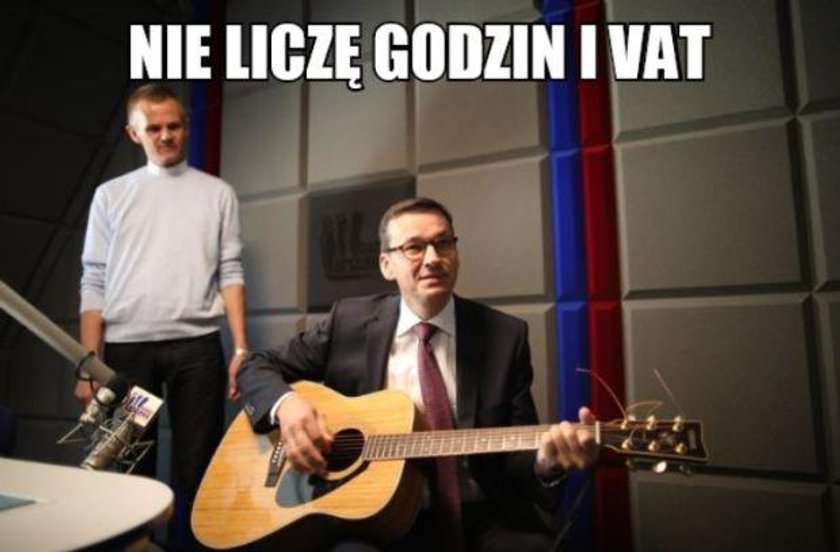 Pokazali Morawieckiego z gitarą. I zaczęło się, internet oszalał