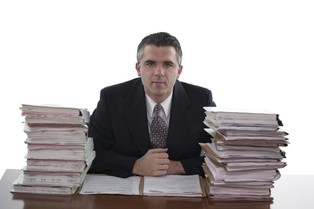 Kiedy nie działa wymiar sprawiedliwości, budzą się regulacje