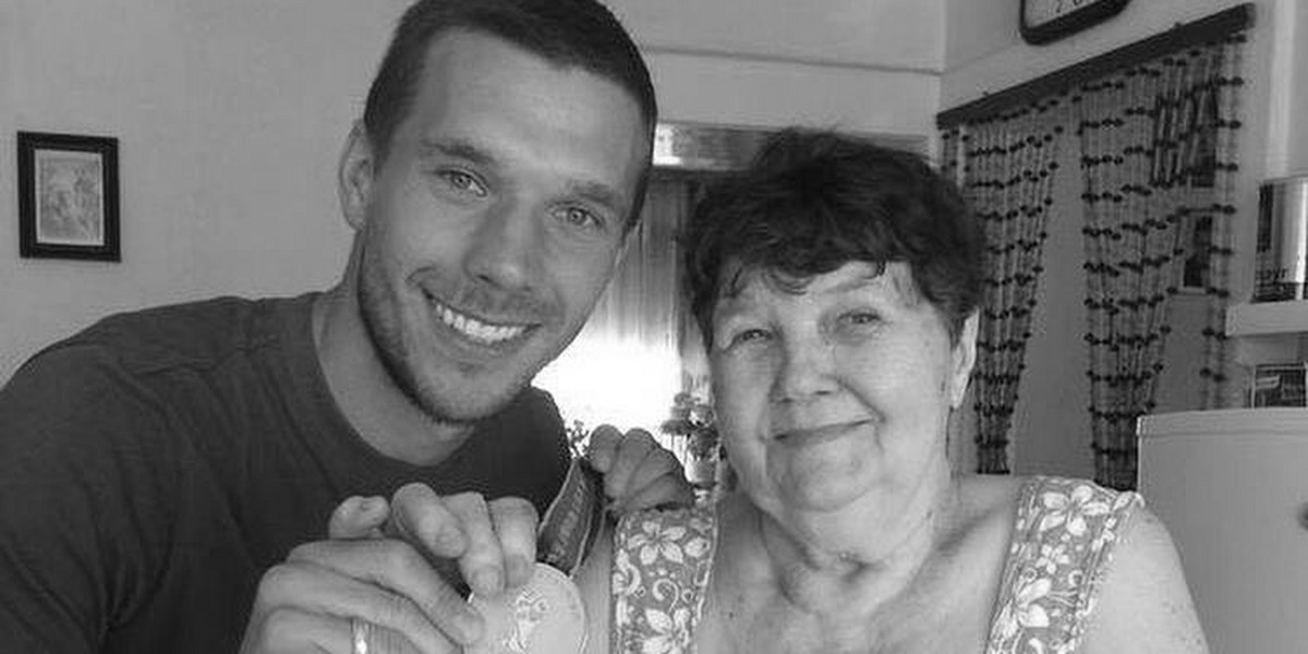 Zmarła babcia Lukasa Podolskiego. Piłkarz opublikował wzruszający wpis