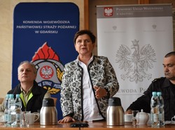 Kufajka i toporne trzewiki. Beata Szydło fatalnie zinterpretowała styl casual. FOTO