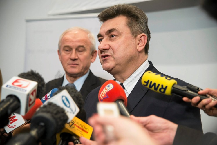 Ministerstwo Energii – Krzysztof Tchórzewski <br><br>
Musi przede wszystkim zrealizować połączenie Katowickiego Holdingu Węglowego z Polską Grupą Górniczą, które ma uchronić KHW przed bankructwem. Koszt dokapitalizowania fuzji to 1,1 mld zł. Konieczne jest też zamknięcie kopalń zadeklarowanych we wniosku notyfikacyjnym w Brukseli, która dała zielone światło ma wydanie 8 mld zł na zamykanie nierentownych zakładów. 
Ważna jest też decyzja w sprawie polityki energetycznej kraju, która powinna powstać do końca roku. Z tym wiąże się odpowiedź na pytanie, co dalej z polskim programem atomowym.
Ważne jest zatwierdzenie strategii wieloletnich dla węgla kamiennego i węgla brunatnego, współpraca z resortem rozwoju przy tworzeniu przepisów dotyczących elektromobilności i odnawialnych źródeł energii.