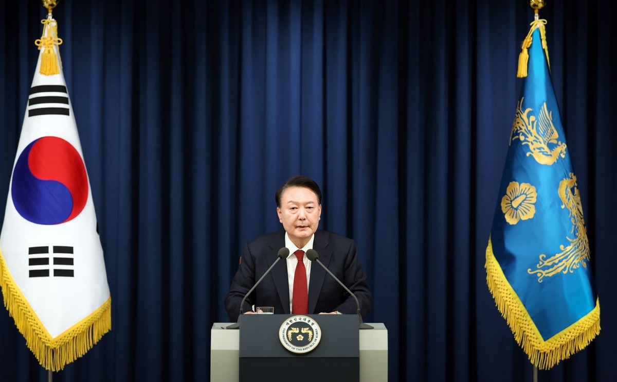 Prezydent Korei Południowej ogłosił stan wojenny. Co się dzieje?