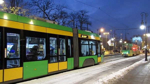Na sylwestrowy bal czy domową imprezę w Poznaniu najlepiej nie wybrać się zbyt późno, bo od godz. 21.00 nie będą jeździć już żadne dzienne tramwaje