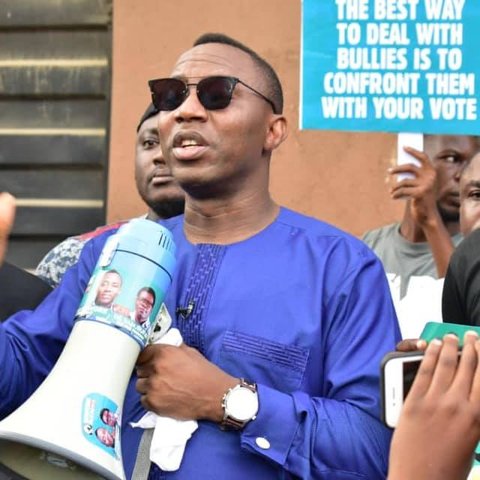 Omoyele Sowore was arrested on Saturday morning by security agents believed to be DSS personnel. (SaharaReporters)