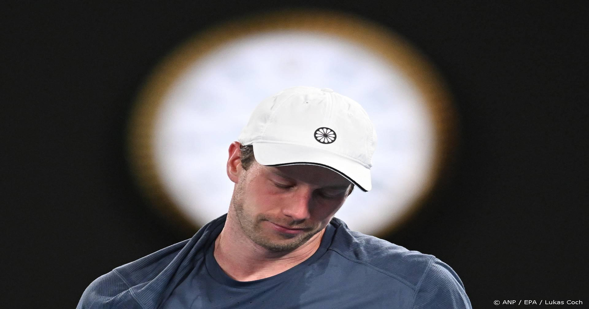 Djokovic-bereikt-400-Grand-Slam-zeges-en-schaakelt-Van-de-Zandschulp-uit