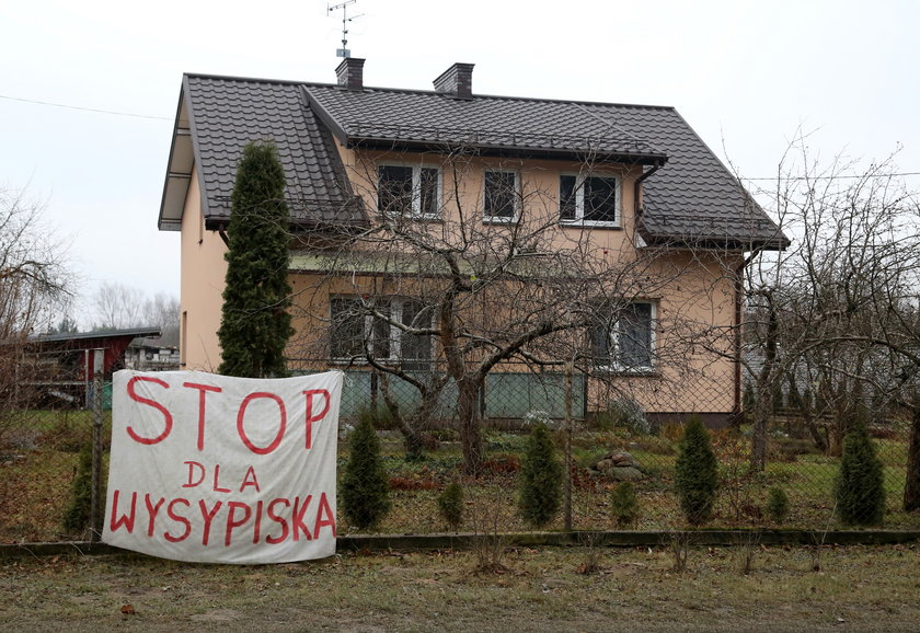 Mieszkańcy Starych Lipin protestują przeciwko wysypisku śmieci