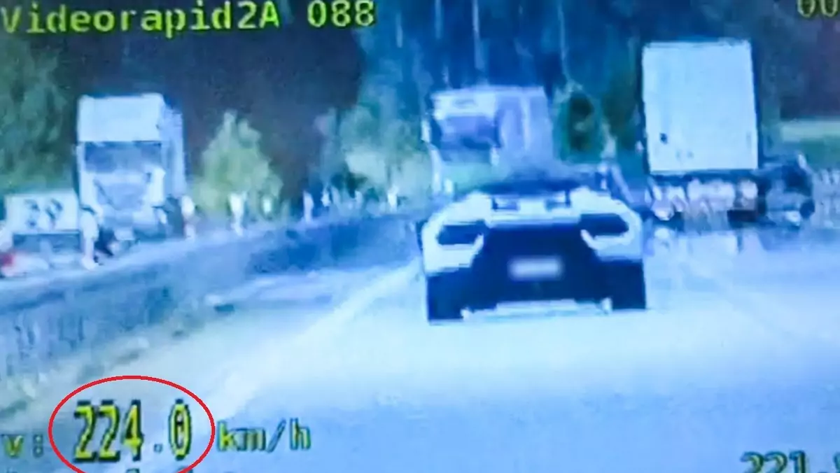 Lamborghini z prędkością 224 km/h na autostradzie