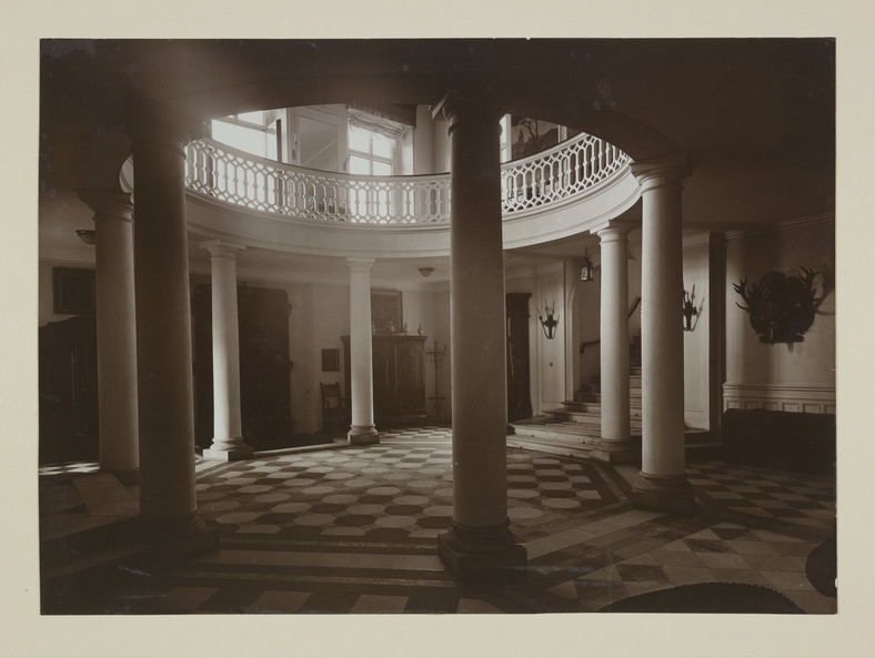 Wnętrze pałacu w Kopicach (ok. 1910 r.)