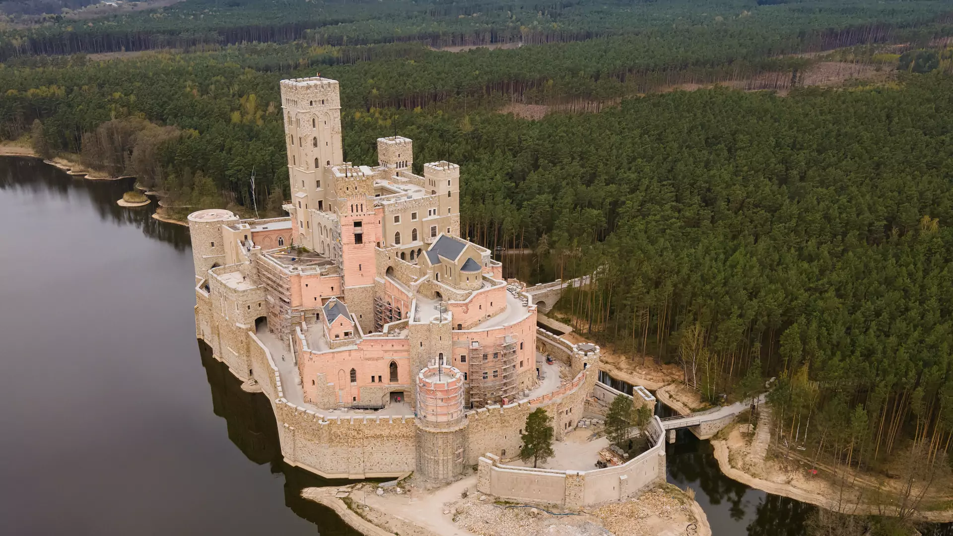 Architekt kontrowersyjnego zamku w Stobnicy: od trzech lat żyję w cieniu oskarżeń