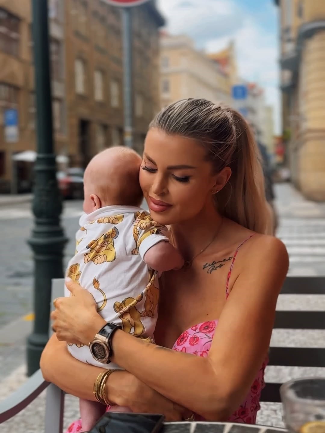 Lela Vémola so synčekom Arnoldom.