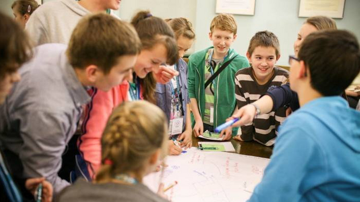 Uniwersytet Ekonomiczny w Poznaniu organizuje bezpłatne zajęcia dla uczniów gimnazjów oraz klas piątych i szóstych szkół podstawowych, których celem jest promocja postaw przedsiębiorczych i przygotowanie do życia w złożonych realiach gospodarczych i biznesowych.