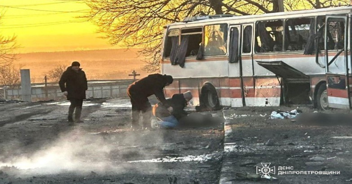 15 mineros muertos en un ataque con un dron ruso contra un autobús en Ucrania