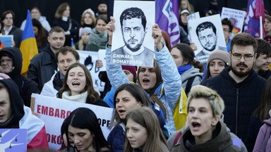 "Stop finansowaniu wojen". Demonstracja w Warszawie [ZDJĘCIA]