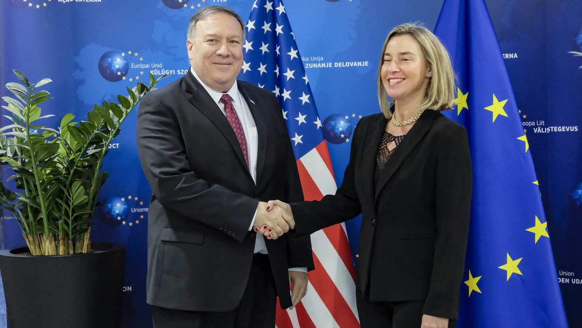 Szefowa dyplomacji UE Federica Mogherini i sekretarz stanu USA Mike Pompeo rozmawiali dziś w Brukseli o kwestii nałożenia sankcji na Rosję za jej agresywne działania wobec Ukrainy w rejonie Cieśniny Kerczeńskiej na Morzu Azowskim – poinformował grupę dziennikarzy w Brukseli wysoki urzędnik unijny.