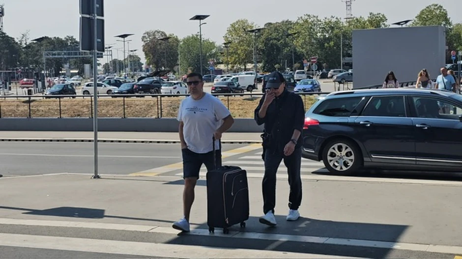 Zdravko Čolić na aerodromu